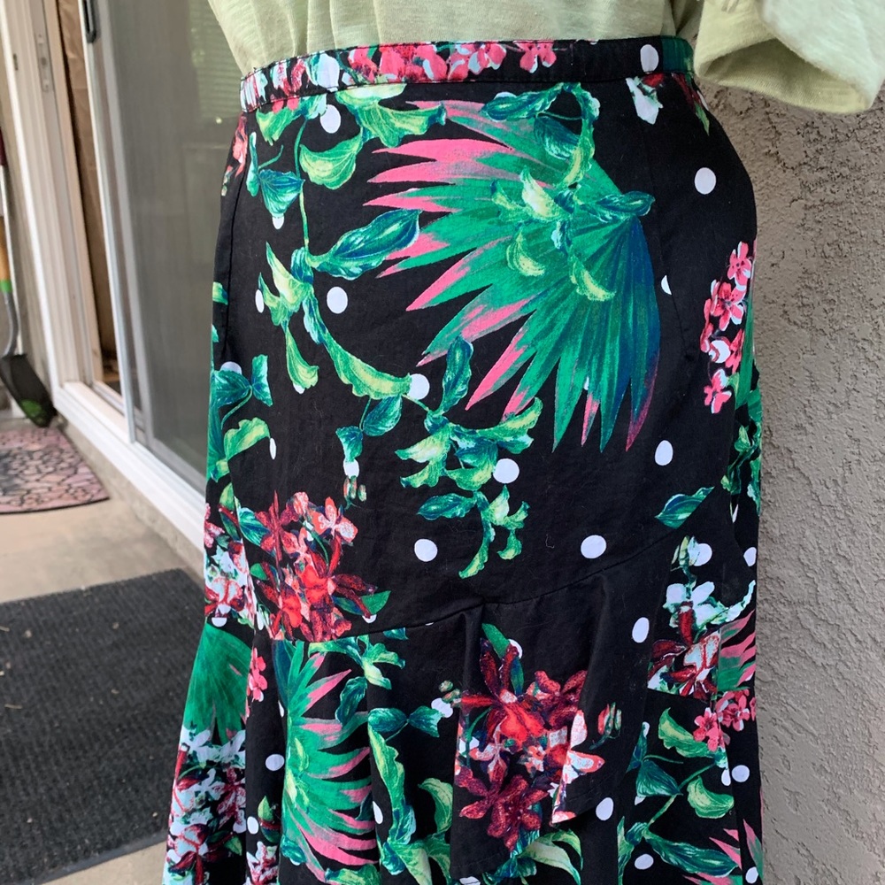 BOLD ELEMENTS FLORAL MULT-RUFFLED BREEZY SKIRT XXL